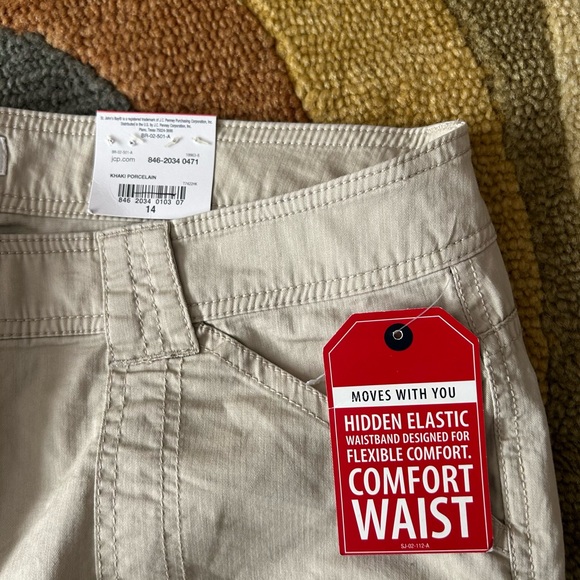 NWT St. John’s Bay Beige Khaki Pants Convertible Cargo Pants Capris Women’s 14 - Picture 6 of 11